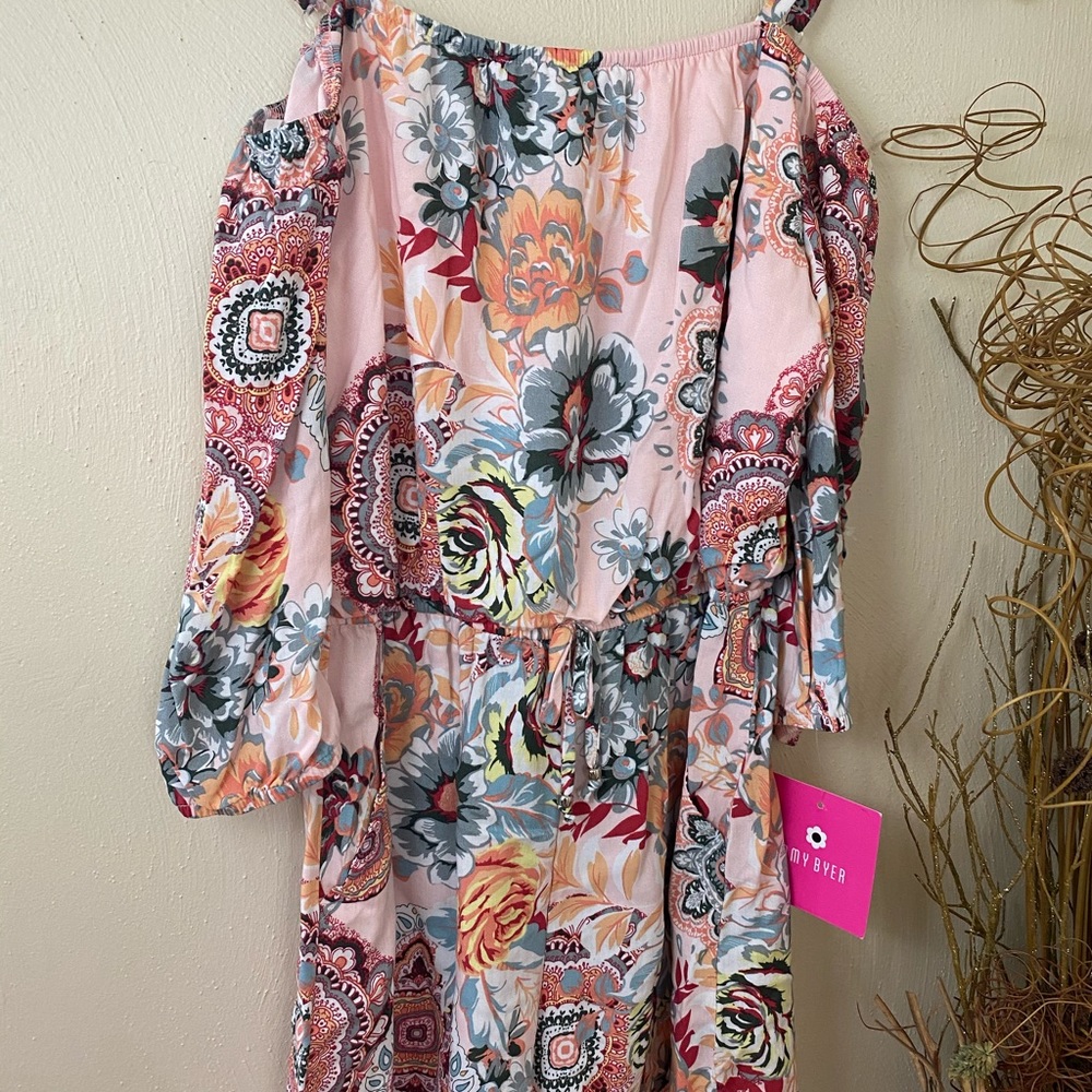 🆕 Girl Amy Byer  Floral Romper. Multi color. Sz M